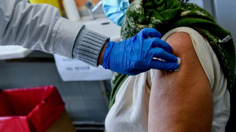 Ρινικό εμβόλιο για τη γρίπη: Ερχεται για πρώτη φορά στην Ελλάδα φέτος - Ποιοι δεν μπορούν να το κάνουν