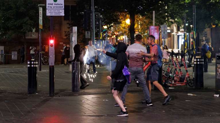 Βρετανία: Συνεχίζονται τα επεισόδια μετά τη δολοφονία των τριών κοριτσιών - Πάνω από 90 συλλήψεις