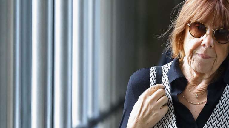 Σάλος με το χυδαίο σκίτσο του Charlie Hebdo για τους αλλεπάλληλους βιασμούς της Ζιζέλ Πελικό: &quot;Αυτό δεν είναι σάτιρα&quot;