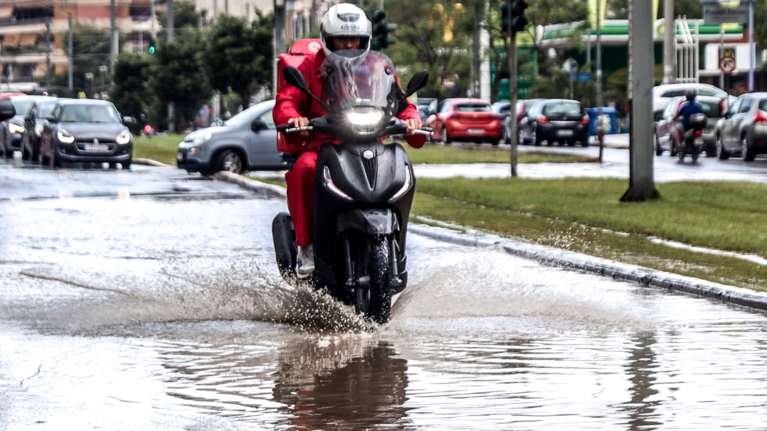 Καιρός: Ερχονται καταιγίδες και κεραυνοί από το μεσημέρι - Πρόβλεψη για έντονα φαινόμενα, ποιες περιοχές θα επηρεαστούν