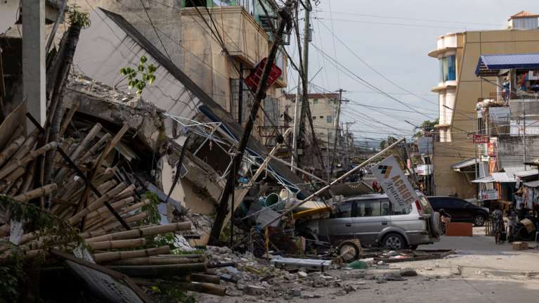 Πολύ ισχυρός σεισμός 7,2 Ρίχτερ στις Φιλιππίνες – Άρση προειδοποίησης για τσουνάμι