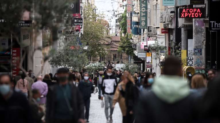 &#39;&#39;Καλπάζει&#39;&#39; ο κορονοϊός με 1.020 κρούσματα σε Αττική και 733 σε Θεσσαλονίκη - Ολες οι περιοχές με τριψήφιο αριθμό