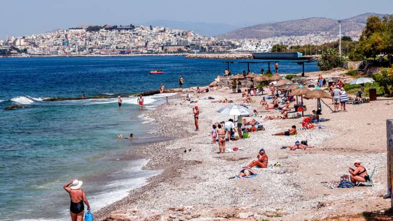 Μίνι καύσωνες: Στους 37 βαθμούς το θερμόμετρο σήμερα, στους 39 του Αγίου Πνεύματος - Πότε πέφτει η θερμοκρασία