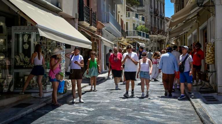 Καιρός: Στους 34 βαθμούς η θερμοκρασία σήμερα - Πού θα βρέξει