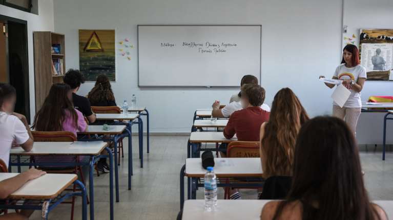 Πρεμιέρα αύριο για τις Πανελλαδικές: Ποιο είναι το πρώτο εξεταζόμενο μάθημα - Τι απαγορεύεται να έχουν μαζί τους οι υποψήφιοι