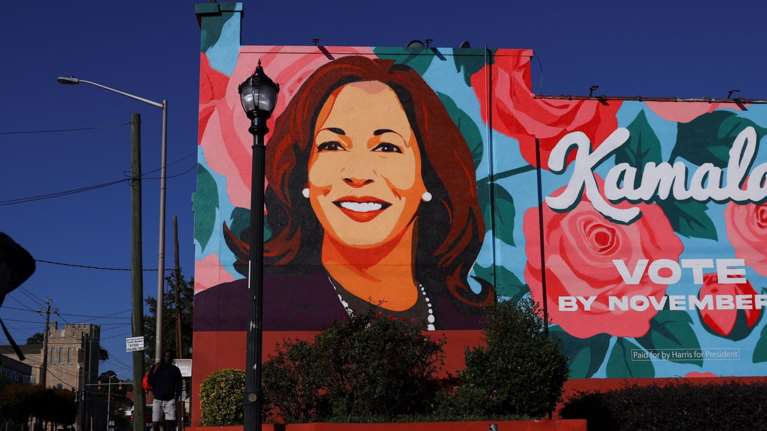 Ανάλυση New York Times: Τρεις λόγοι για τους οποίους η Κάμαλα Χάρις θα κερδίσει τον Τραμπ