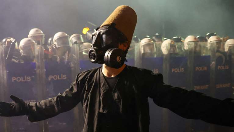 Τουρκία: &quot;Πρώτη ήττα&quot; Ερντογάν οι 15 εκατ. ψήφοι στον προφυλακισμένο Ιμάμογλου - &quot;Καθαρή απολυταρχία στη χώρα&quot;