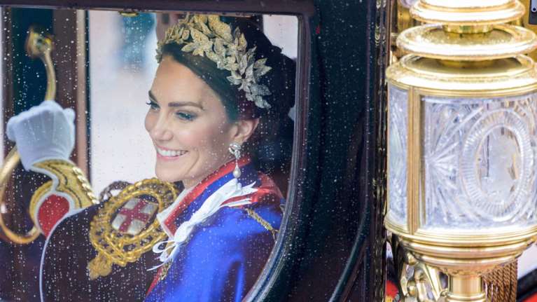 Στην απομόνωση η Κέιτ Μίντλετον: Η μυστηριώδης ασθένεια, το πολύ σοβαρό χειρουργείο και το πλήγμα για το παλάτι