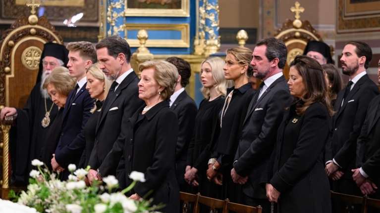 Βασίλισσα Σοφία: Η πρώτη εμφάνιση μετά το διαζύγιο Νικόλαου - Μπλάτνικ - Η κακή διάθεση και η αδυναμία στα ανίψια της