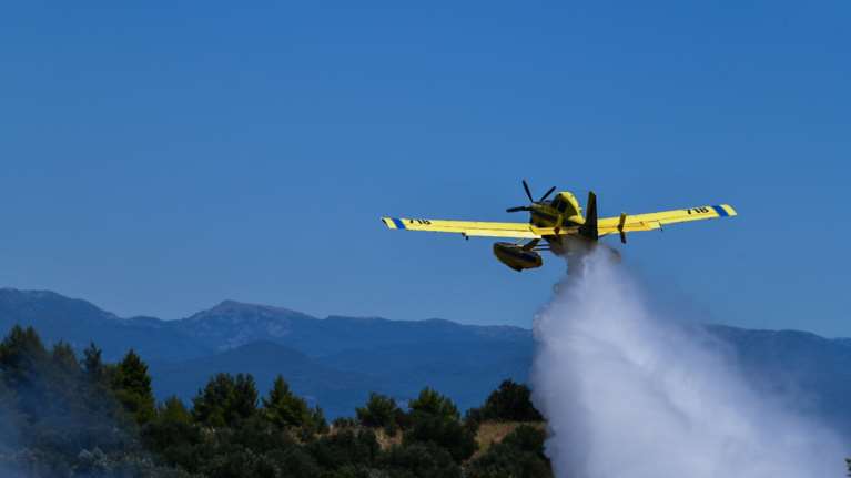 Φωτιά στο Νεοχώρι Μεσσηνίας: Επιχειρούν 45 πυροσβέστες, επτά αεροσκάφη και τρία ελικόπτερα