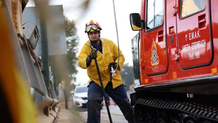Θεομηνία έπληξε τη Μάνδρα: Η εντυπωσιακή άσκηση ετοιμότητας της Πυροσβεστικής με την ονομασία &quot;Δήμητρα&quot; [εικόνες - βίντεο]