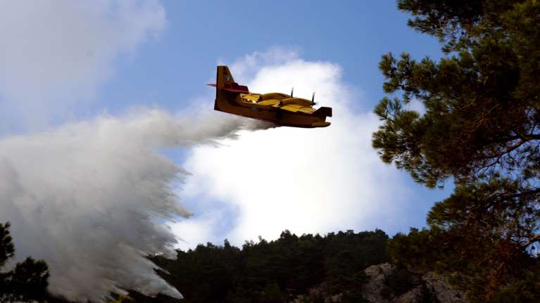 Φωτιά στα Μέθανα - Στη μάχη της κατάσβεσης πέντε εναέρια μέσα