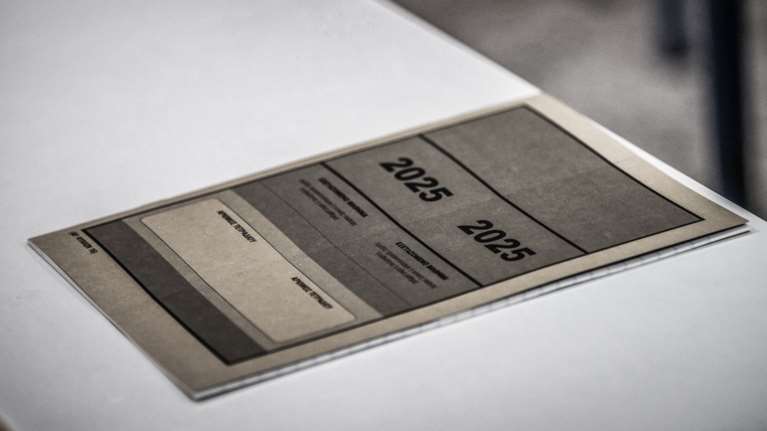 Πανελλήνιες 2025: Πώς είδαν τα σημερινά θέματα οι υποψήφιοι - Σύγχυση για το τρίτο θέμα, προβληματισμός για την Εκθεση