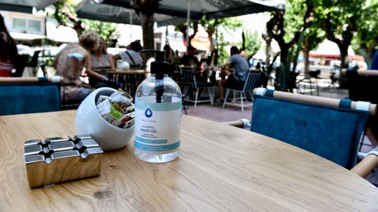 Καταργείται το Covid Free Wallet σε εστίαση και λιανεμπόριο για τους εμβολιασμένους εκτός ΕΕ - Θα μπαίνουν με το χαρτί