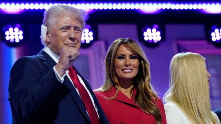 Η Μελάνια αδειάζει τον Τραμπ για τις αμβλώσεις: Δήλωση κόντρα στις συντηρητικές θέσεις του συζύγου της
