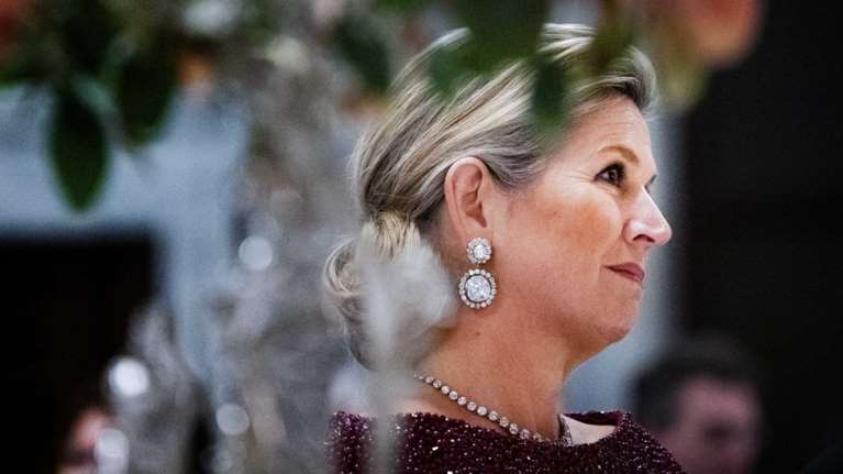 Η βασίλισσα Μάξιμα λατρεύει τον βασιλιά της και δεν το κρύβει: Το βλέμμα της αγάπης και το χλιδάτο dinner