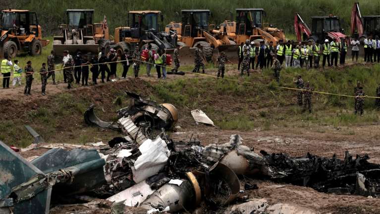 Τραγωδία στο Νεπάλ: Αεροπλάνο συνετρίβη την ώρα της απογείωσης  - Σώθηκε μόνο ο πιλότος [εικόνες]