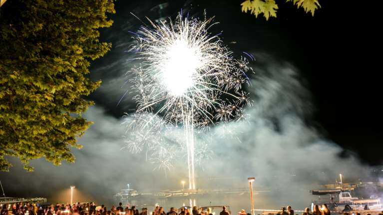 &quot;Τα βεγγαλικά και τα πυροτεχνήματα δεν είναι παιχνίδι&quot; - Το μήνυμα της ΕΛΑΣ για την Ανάσταση [βίντεο]