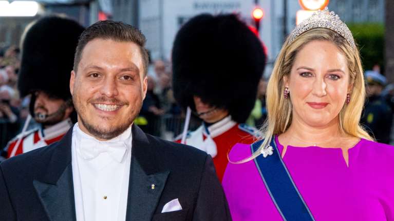 Ο royal γάμος της Θεοδώρας: Το νυφικό Celia Kritharioti, η Cartier τιάρα της Άννας Μαρίας και οι royals που θα έρθουν στην Αθήνα