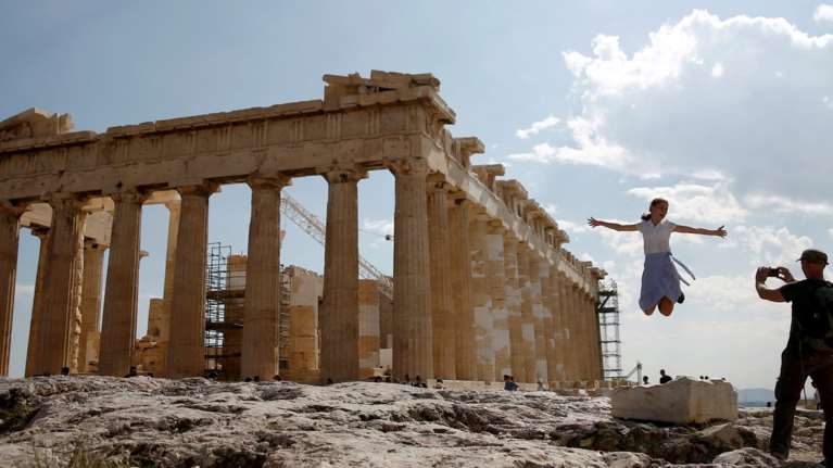 Goldman Sachs: &quot;Η Ελλάδα είναι μια εξαιρετική οικονομική ιστορία&quot; - Στο κατώφλι της ανάκτησης επενδυτικής βαθμίδας