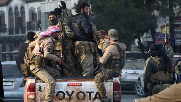 Συρία: Απαγόρευση κυκλοφορίας στη Δαμασκό - &quot;Ο Ασάντ έφυγε από τη χώρα&quot;, λέει η Μόσχα