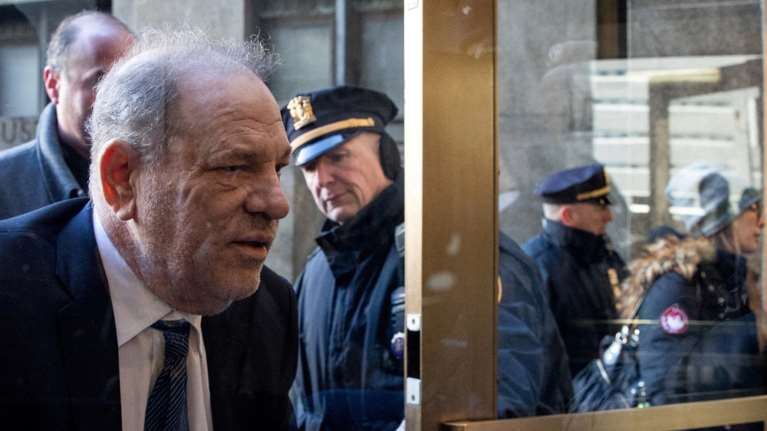 Ανατροπή στην υπόθεση Γουαϊνστάιν: Το ανώτατο δικαστήριο της Ν.Υόρκης ακυρώνει την αρχική απόφαση - &quot;Δεν είχε δίκαιη δίκη&quot;