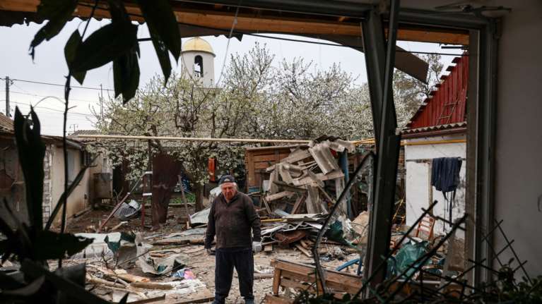 Ουκρανία: Διπλό ρωσικό πλήγμα στη Χερσώνα - Μετά τον πρώτο βομβαρδισμό με στόχο σπίτια, χτύπησαν και τους διασώστες