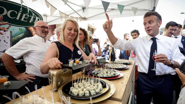 Το αίνιγμα Μακρόν: Το κοντέρ μηδένισε και μπορεί να πάει σε πρόωρες κάλπες - "Θα σας χρειαστώ σε 2, 5, 10 χρόνια..."