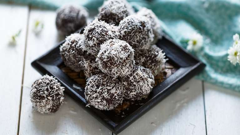 Νηστίσιμα τρουφάκια καρύδας - Πεντανόστιμες μπουκίτσες χωρίς ζάχαρη