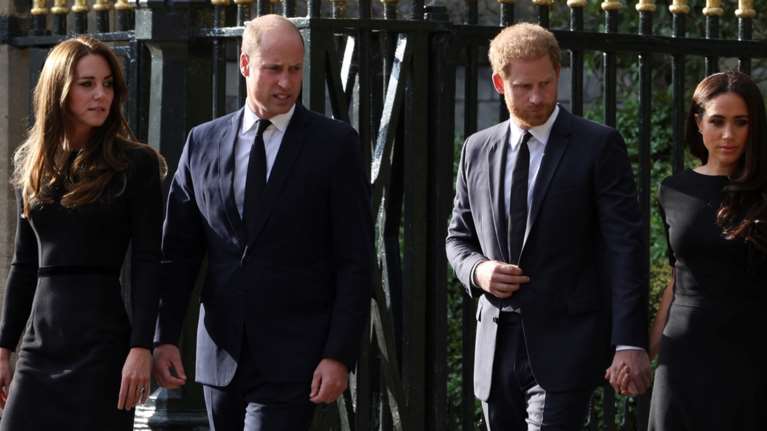 &quot;Για όλα φταίει η Κέιτ&quot;: Επιμένει ο πρίγκιπας Χάρι ότι η νύφη του &quot;έσκαψε τον λάκκο&quot; της Μέγκαν Μαρκλ