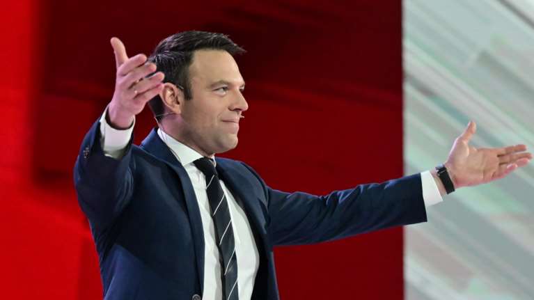 Αλήθειες και ψέματα για την οικονομική πρόταση του Κασσελάκη - Κοστίζει όντως 45 δις που λέει ο Κυριάκος Μητσοτάκης;