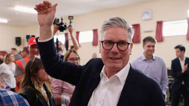 Εκλογές στη Βρετανία: Οι Εργατικοί καλπάζουν προς την εξουσία - Αλλά για όσους βαρέθηκαν, ο Guardian λέει... υπάρχει κι ο Λάνθιμος