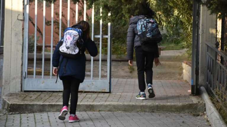 Νέα καταγγελία: Αρνητές γονείς στη Ρόδο δεν έχουν στείλει το παιδί τους στο δημοτικό σχεδόν για δύο χρόνια