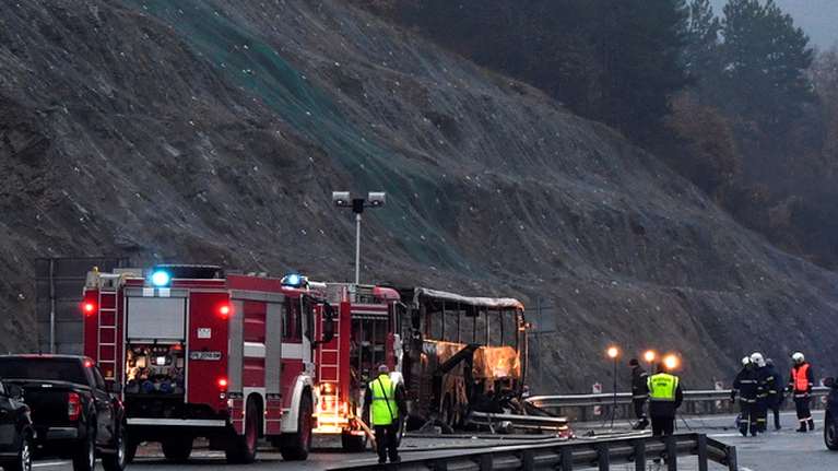 Τραγωδία στη Βουλγαρία με 46 νεκρούς: Κάηκαν ζωντανοί σε λεωφορείο - &quot;Κοιμόμασταν και έγινε έκρηξη&quot; [εικόνες - βίντεο]