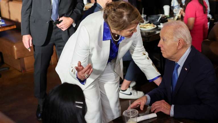 Μπάιντεν: Δεν έχει αλλάξει γνώμη, αλλά έχει αρχίσει να ακούει... Οι New York Times μιλούν για έναν &quot;πιο δεκτικό&quot; πρόεδρο