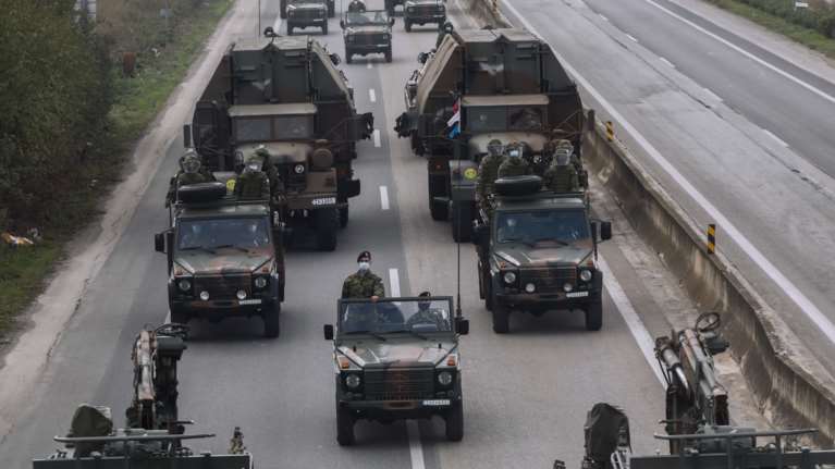 Θεσσαλονίκη: Αρχισαν οι πρόβες για την παρέλαση της 28ης Οκτωβρίου, αλλά οι γιατροί διαφωνούν- &quot;Θα είναι καταστροφή&quot;