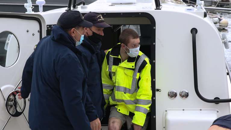 Euroferry Olympia: Πληροφορίες για άλλους 4-5 επιζώντες μετά τη διάσωση του Λευκορώσου - Επιχείρηση για τον εντοπισμό τους