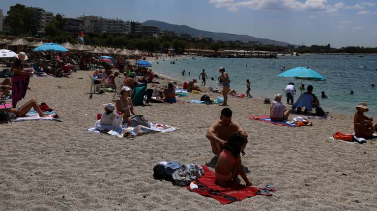 Πρόγνωση καιρού: Με 30άρια και σκόνη το επόμενο δεκαήμερο - Ερχεται μίνι καλοκαίρι από το Σαββατοκύριακο