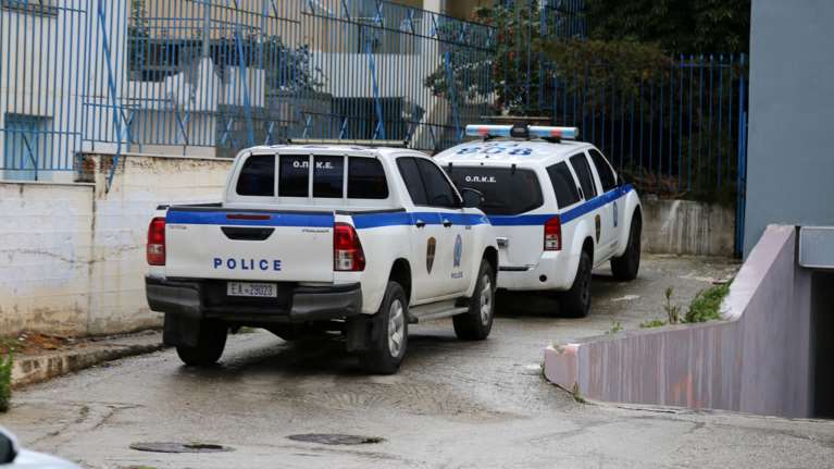 Επεισόδιο στο δημαρχείο Τρικάλων: Άνδρας επιτέθηκε στον γενικό γραμματέα