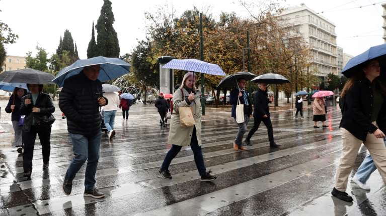 Καιρός: Βροχές και καταιγίδες σήμερα – Στους 19 βαθμούς η θερμοκρασία