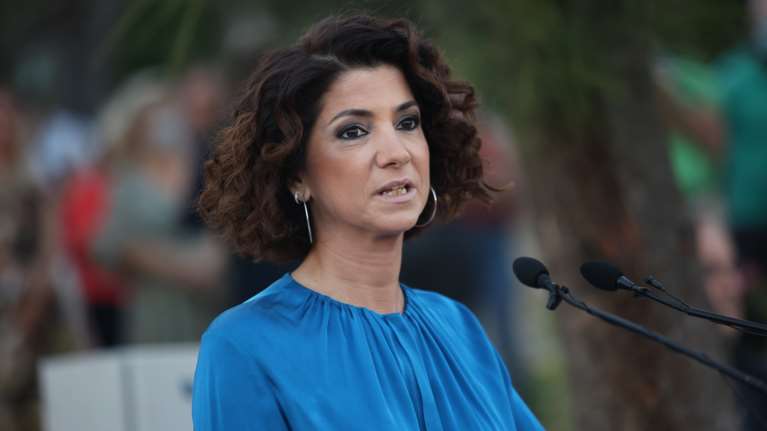 Αλεξία Μπακογιάννη: Η σπάνια εμφάνιση σε glam party στην Αθήνα - Ανανεωμένη με νέο look