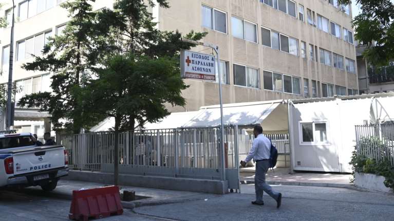 Νέα Φιλαδέλφεια: Στο νοσοκομείο παραμένει η μητέρα του 29χρονου που έπεσε νεκρός στα επεισόδια