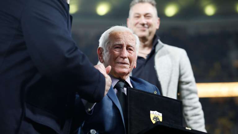 Ο γιος του Ανδρέα Σταματιάδη αποχαιρετά τον πατέρα του: &quot;Έφυγε ο Αρχηγός, άφησε την ΑΕΚ του μετά από 75 χρόνια&quot;