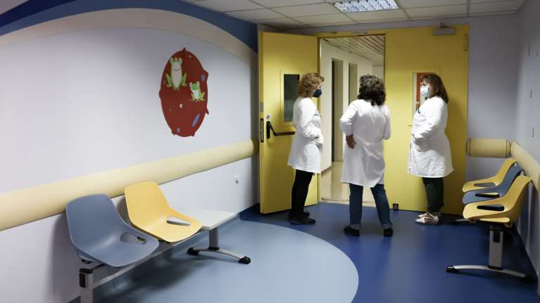 Πατήσια: Με ανακοπή κινδύνευσε το κοριτσάκι 1 έτους μετά την εισπνοή ναρκωτικών – Πώς την εντόπισε αναίσθητη η μητέρα της