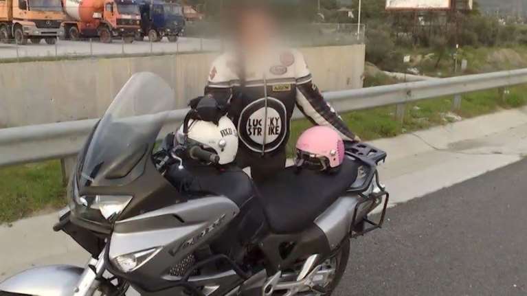 Η διαδρομή και η θέση του 45χρονου Αστυνομικού στη Βουλή: &quot;Ήταν στην... πούδρα&quot;- Η αποκάλυψη πρώην συναδέλφου του