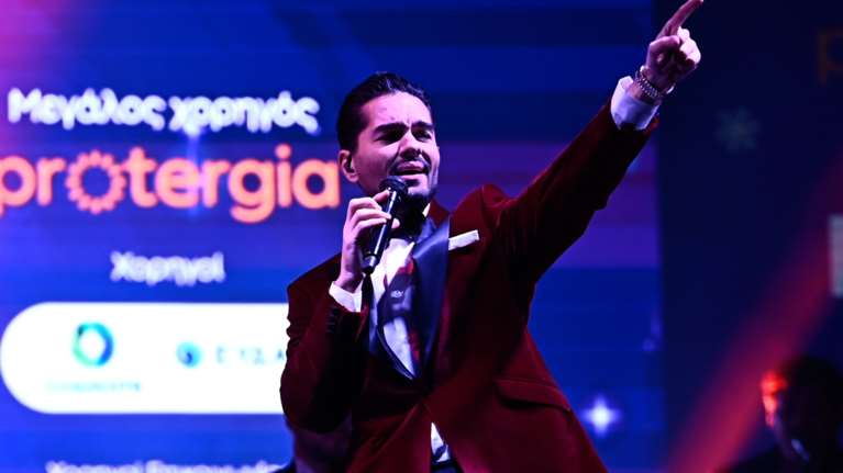 Πρωτοχρονιά 2025: Λαμπερό ρεβεγιόν με τον Χρήστο Μάστορα και τις &quot;Μέλισσες&quot; στο Πεδίο του Άρεως