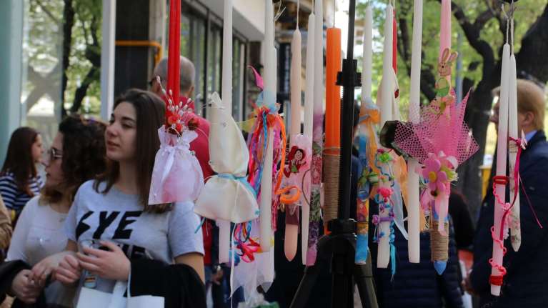 Εορταστικό ωράριο: Πώς θα λειτουργήσουν σήμερα, Μεγάλο Σάββατο καταστήματα και σούπερ μάρκετ