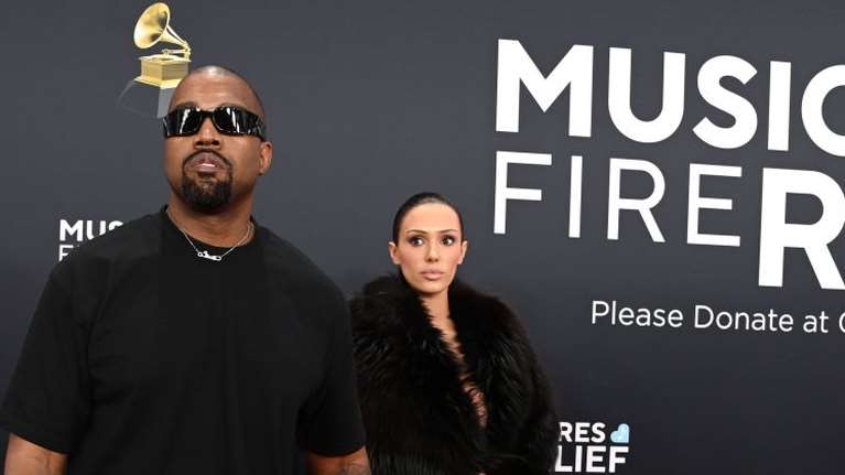 Μετά τον σάλο με την ...σχεδόν όλογυμνη εμφάνιση της Μπιάνκα Σένσορι, ο Γουέστ την αποθεώνει: &quot;Ένας ολόκλήρος νέος κόσμος&quot;