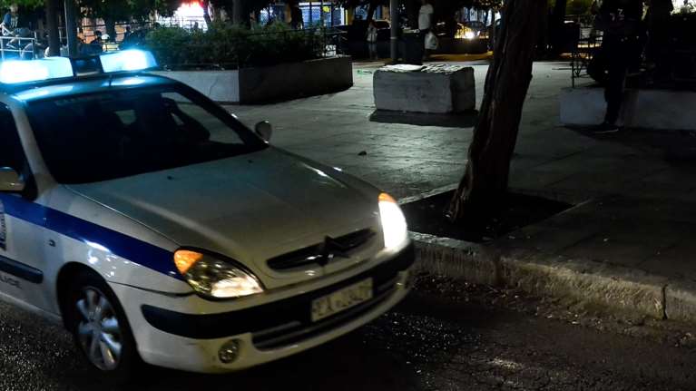 Πυροβολισμοί σε είσοδο πολυκατοικίας στο Παγκράτι: Στο νοσοκομείο 34χρονος με τραύμα στην κοιλιά