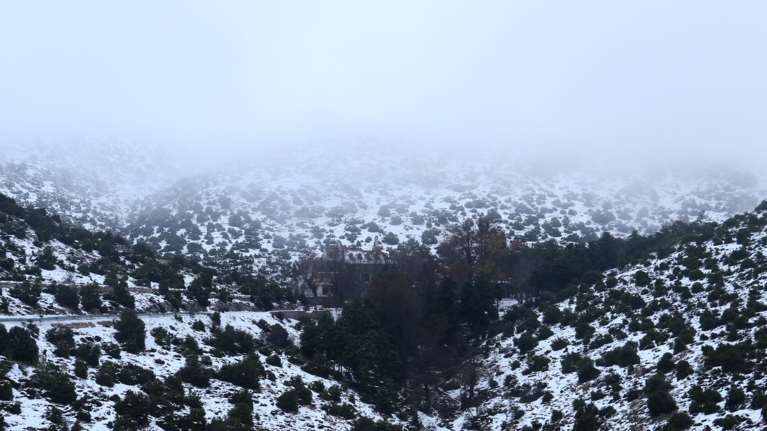 Επελαύνει η κακοκαιρία Κάρμελ: &#39;&#39;Έντυσε&#39;&#39; στα λευκά τη χώρα -  Χιόνια και στην Αττική - Πως θα εξελιχθεί [Εικόνες - Βίντεο]